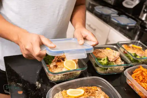 meal-prep containers for busy women (2)